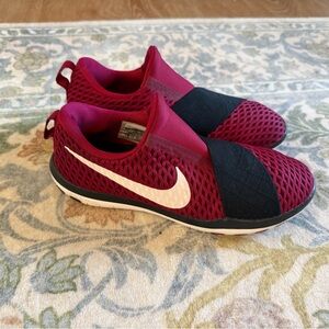 Women’s Size 7 Red Nikes